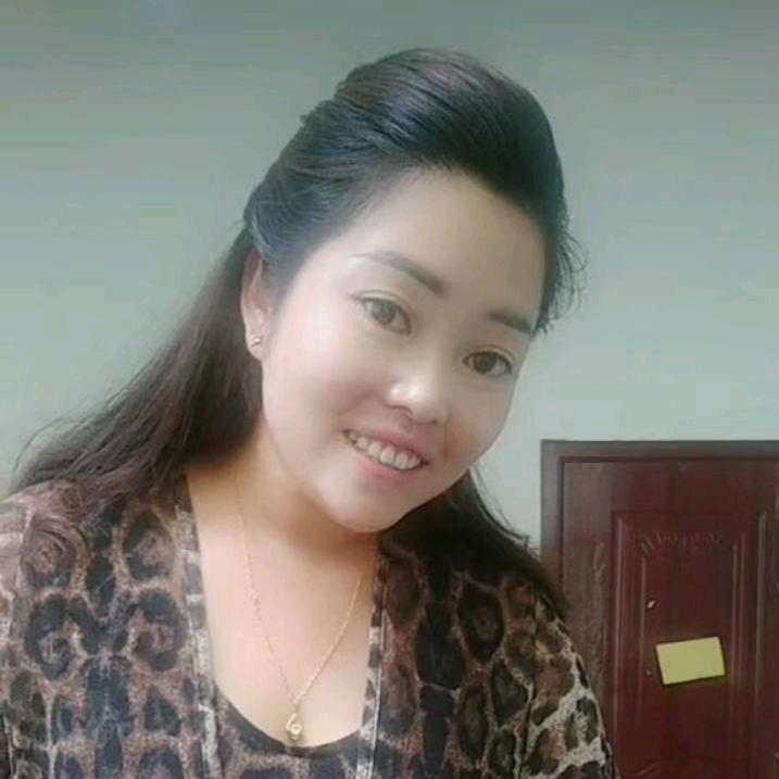 苗族龙妹
