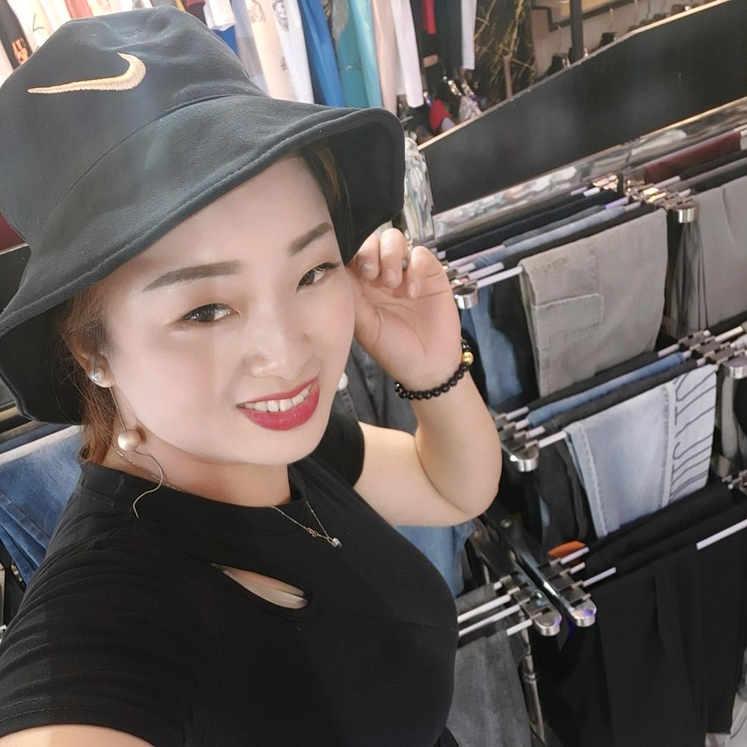 高坪衣心衣意服装店