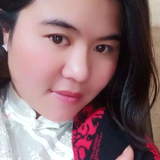 美道（上午12点30直播）商品在厨窗里，