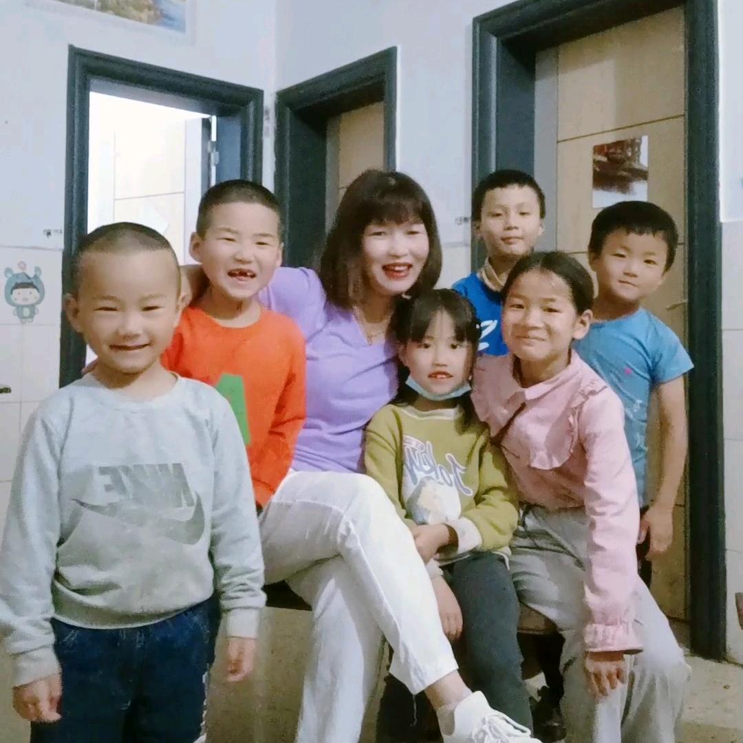 留守孩子们的，阳光妈妈，花姐，