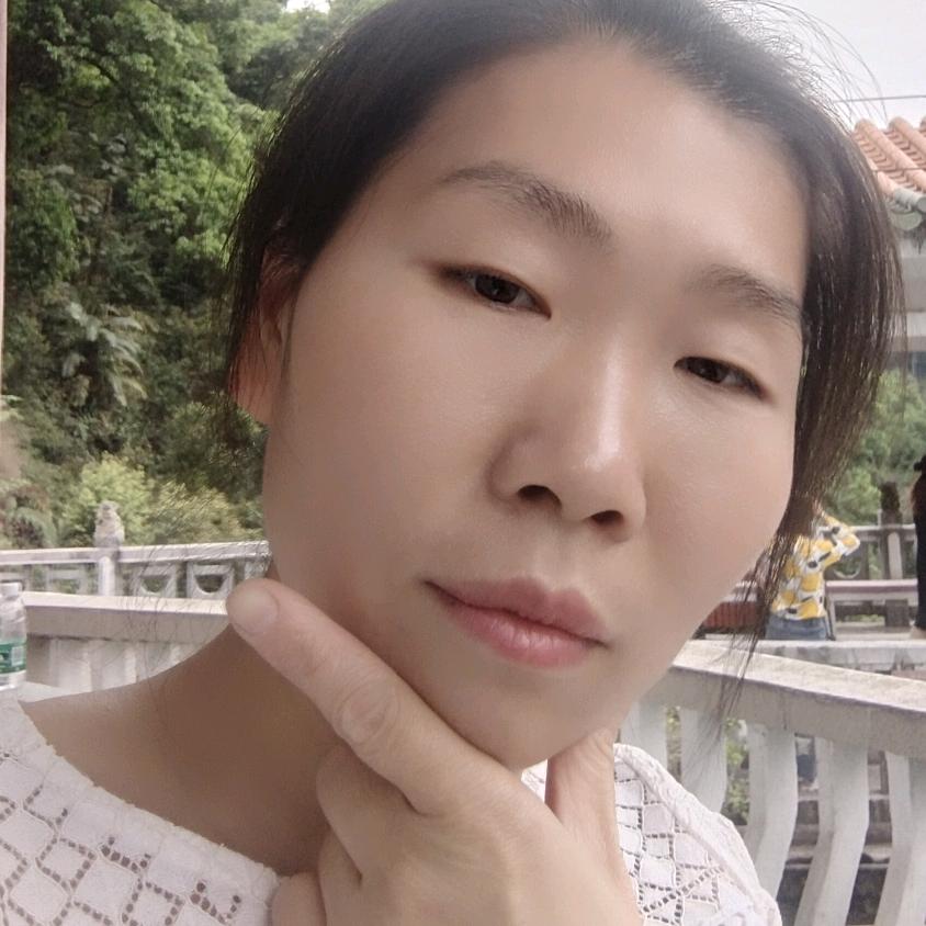 悠然而笑