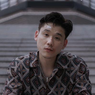 志明有几个他的自己