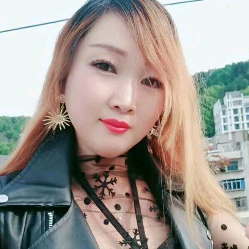 玲玲爱跳舞《兰妹子鼓舞队》