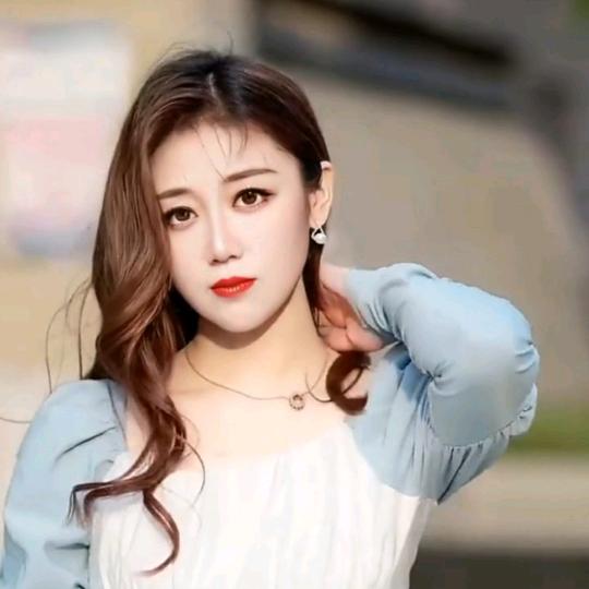 华