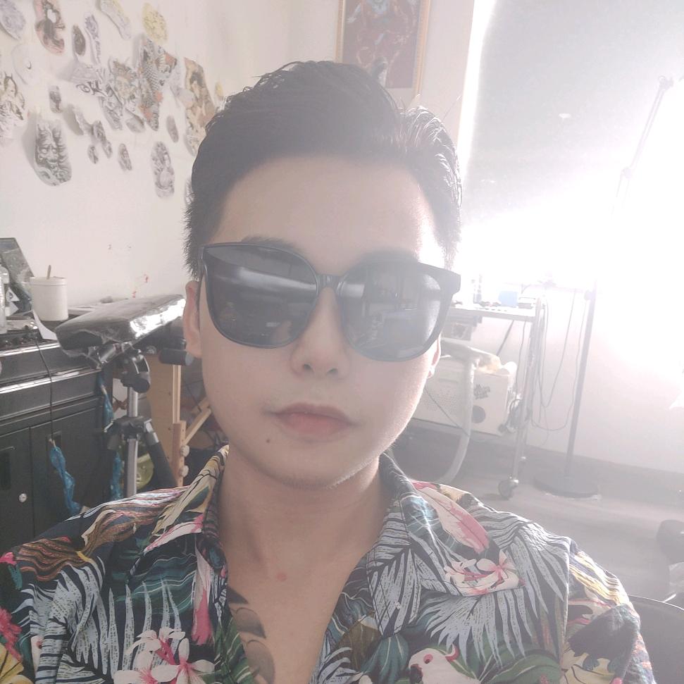 初代彫楠（纹身师）