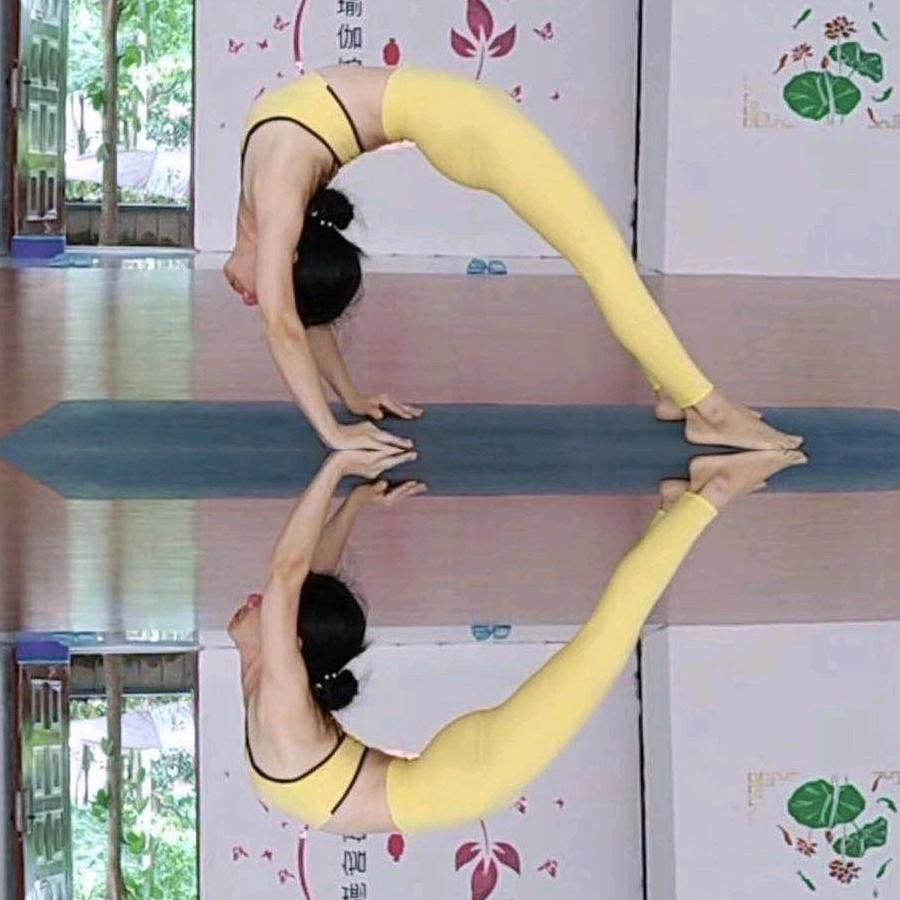 华