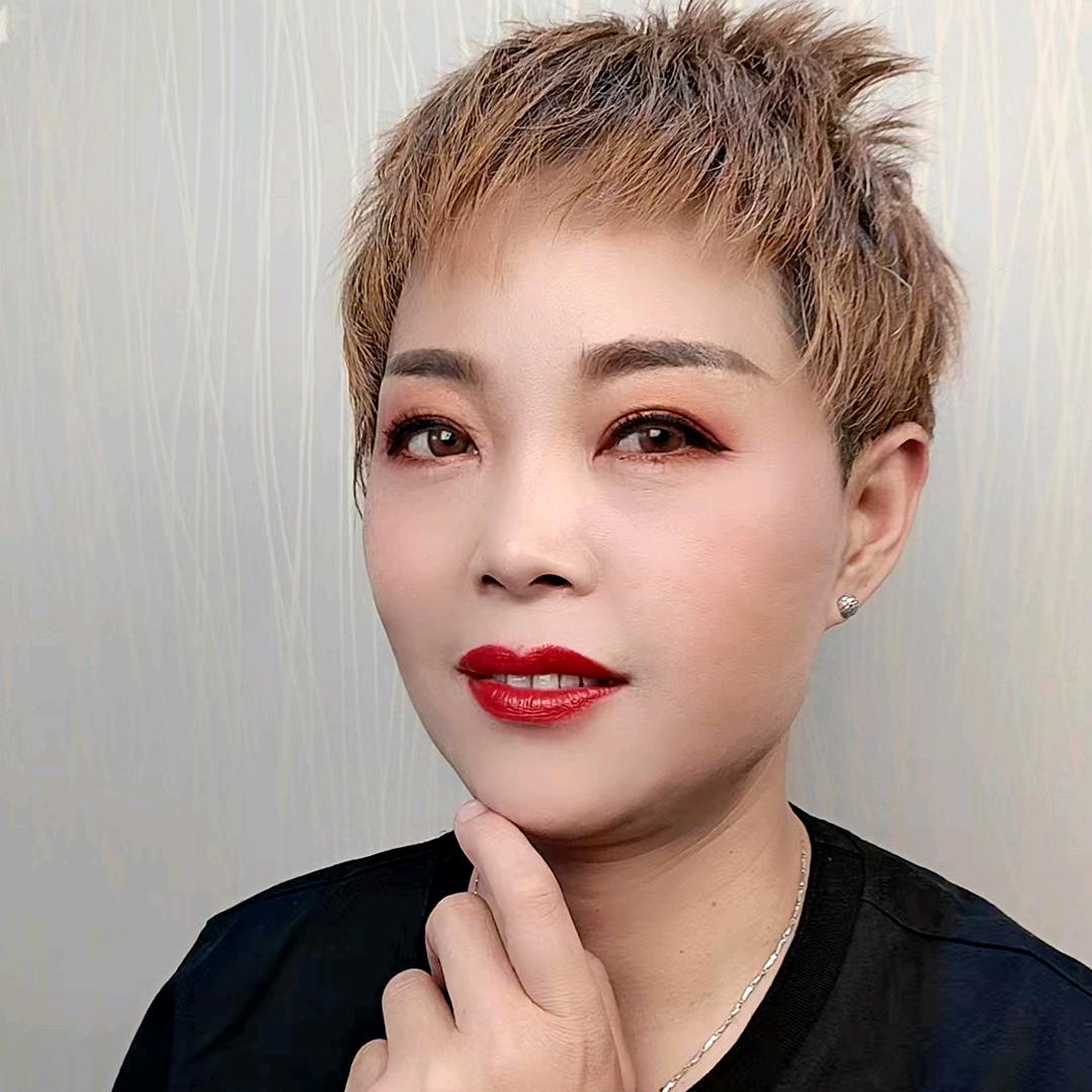 美妆老板娘美学