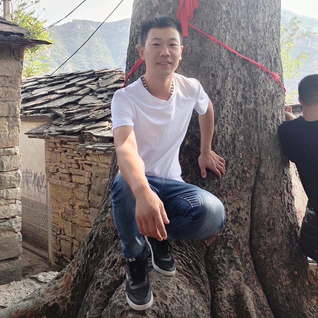 做装修的小伙子