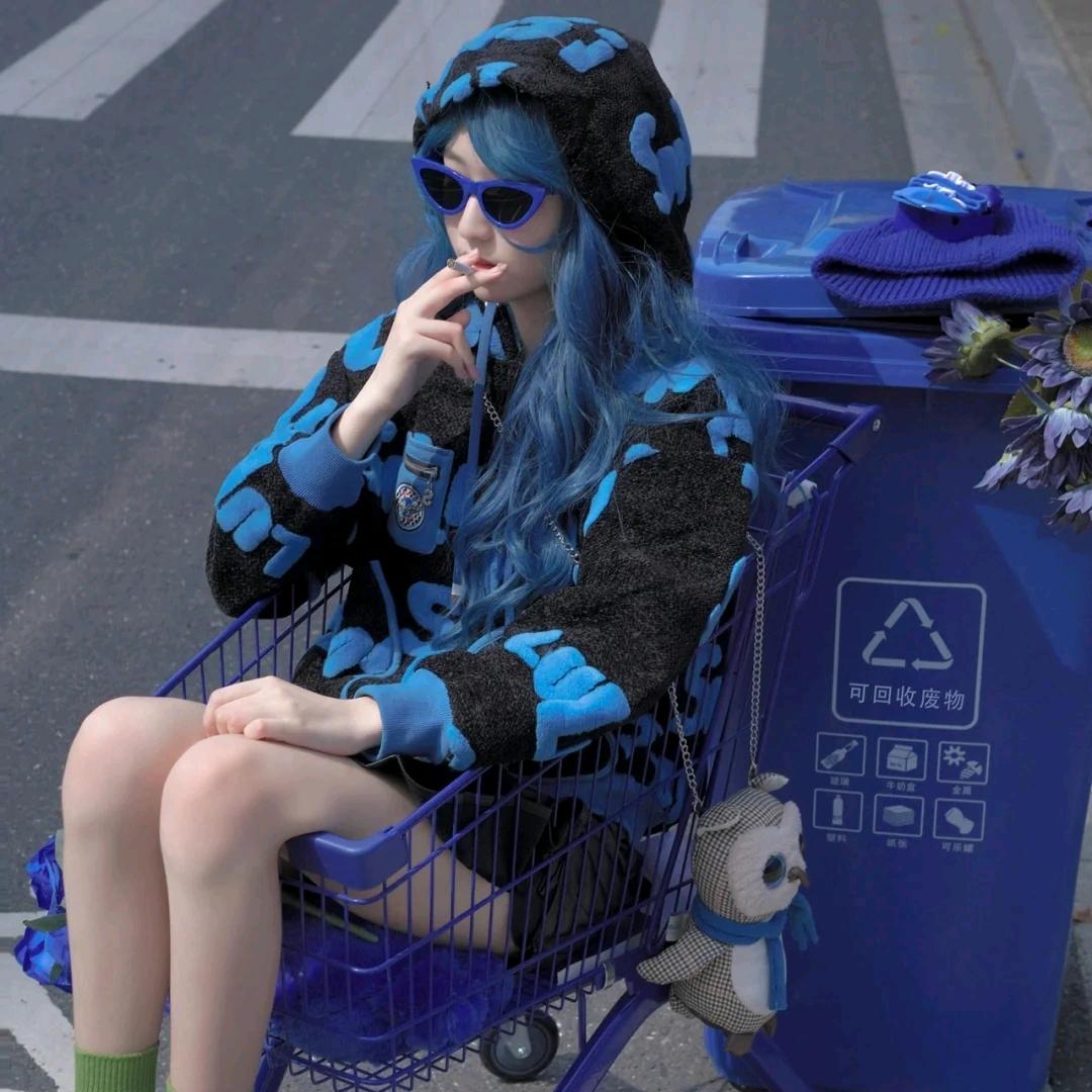 小花扛大包