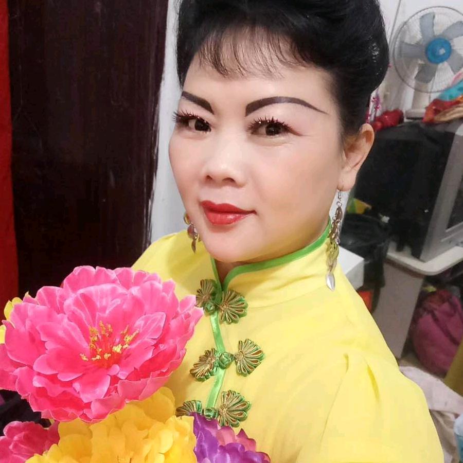 反串歌手苏三姐李玉刚的模仿秀