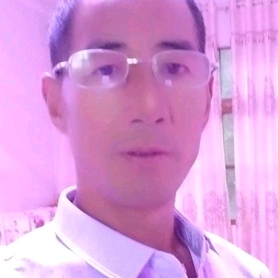 骏马飞腾。