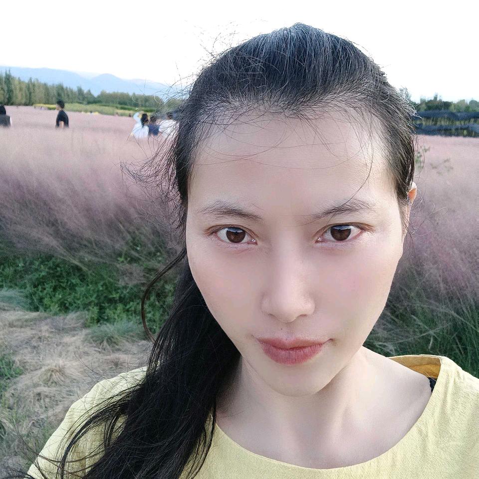 曾经傻傻的追根到底，如今浅浅的笑而不语