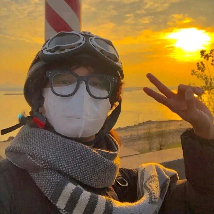 江江  ˉ