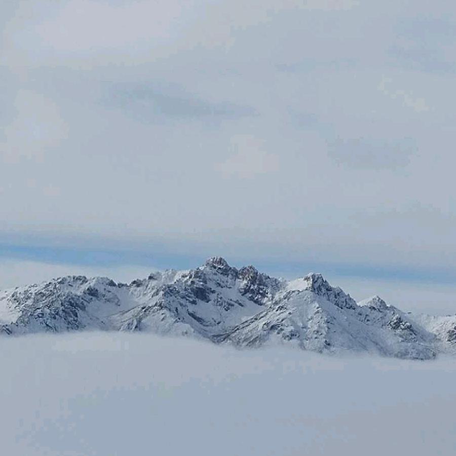 5632