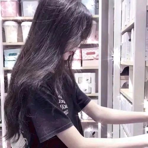 小宅茜