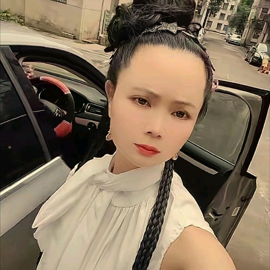 单身家庭，本人就一个号个抖音号