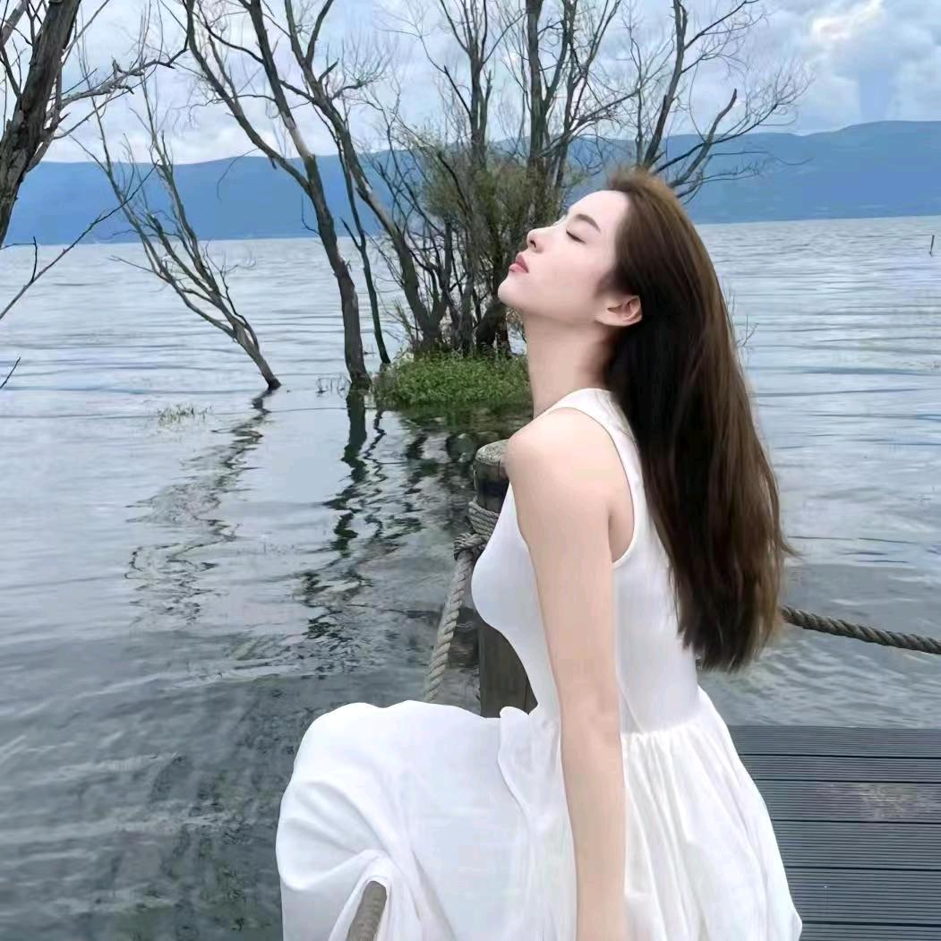 潮流时尚穿搭（女装）