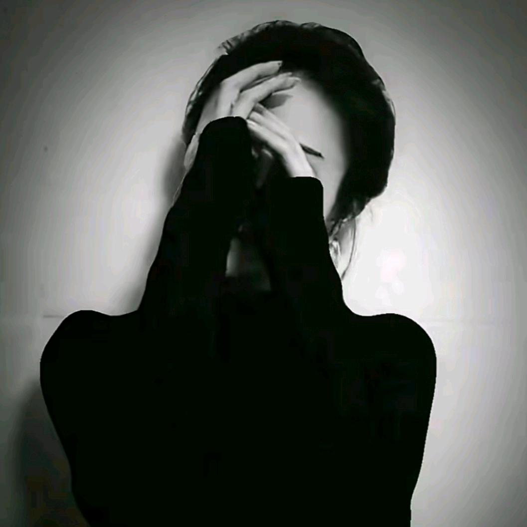 黑凤梨丶