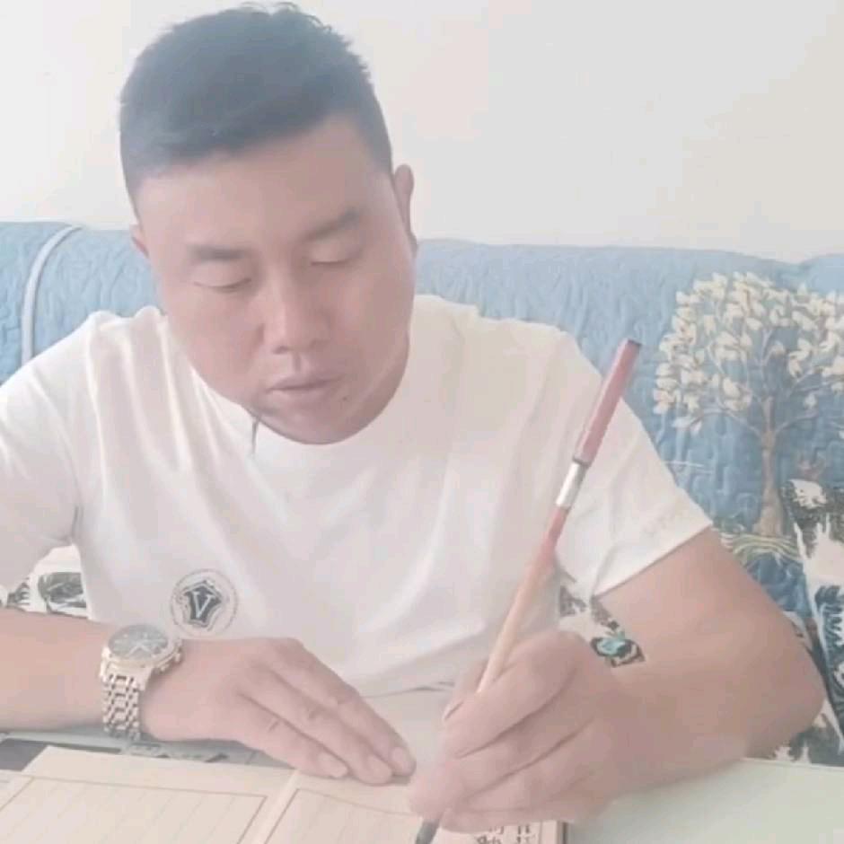 小胡子赵先生