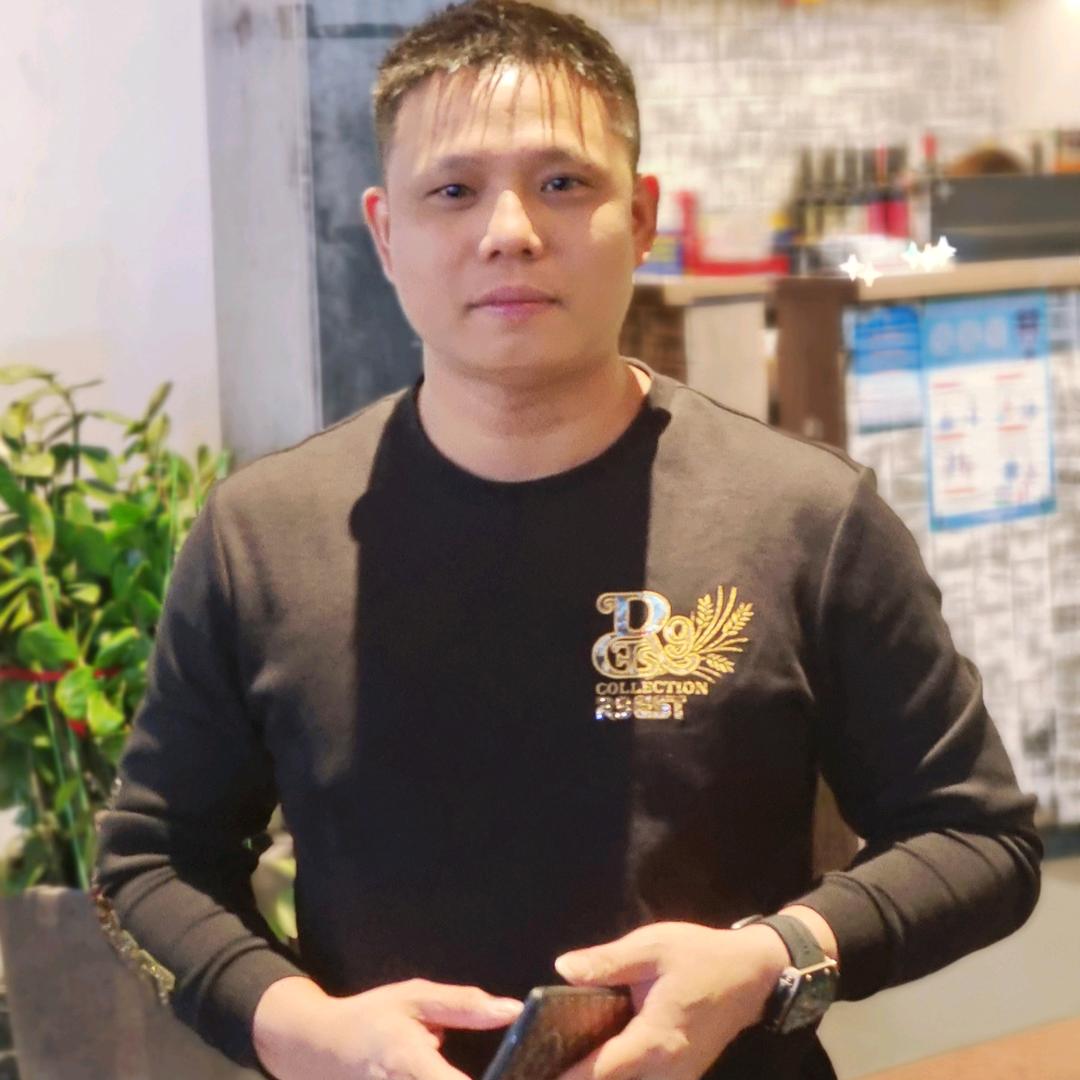 农村人拉着牛车闯红绿灯