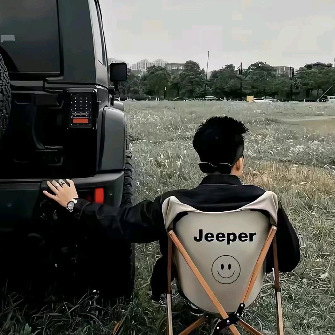 洪  亮