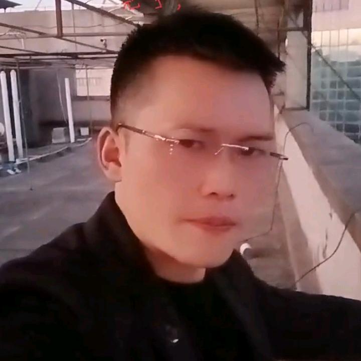 👨‍👨‍👦‍👦🐉阿浪?