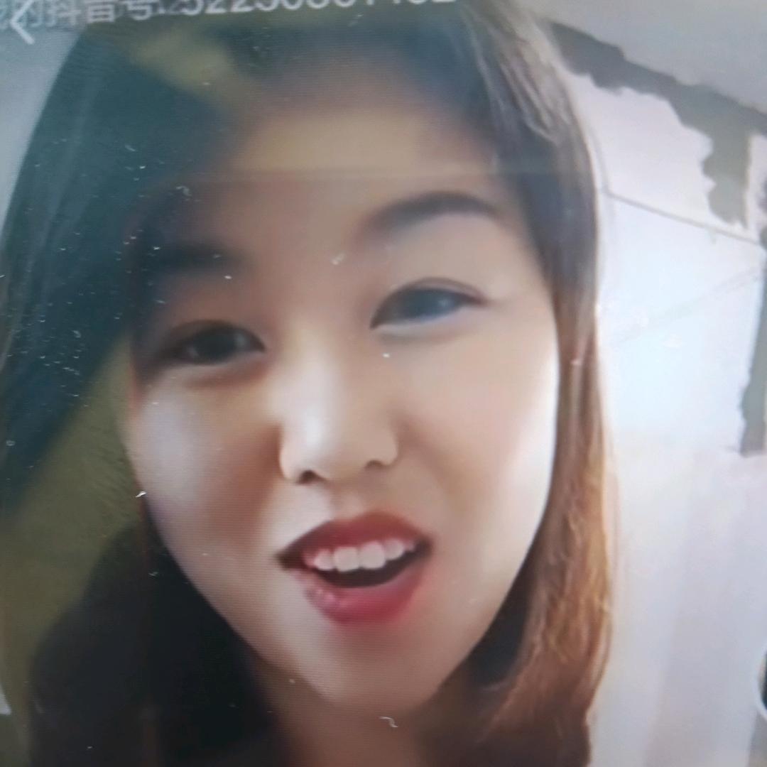 两个酒窝小燕子