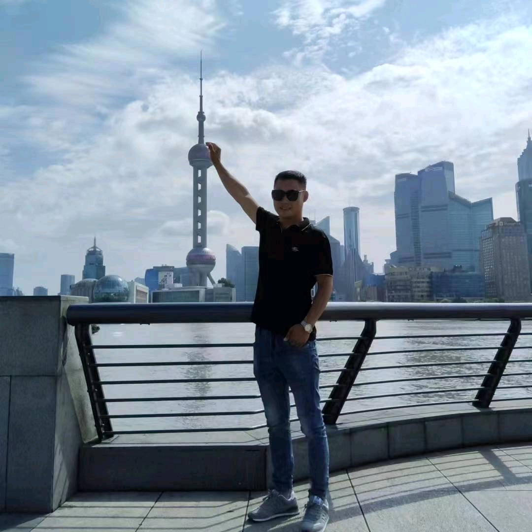 30岁的小少F