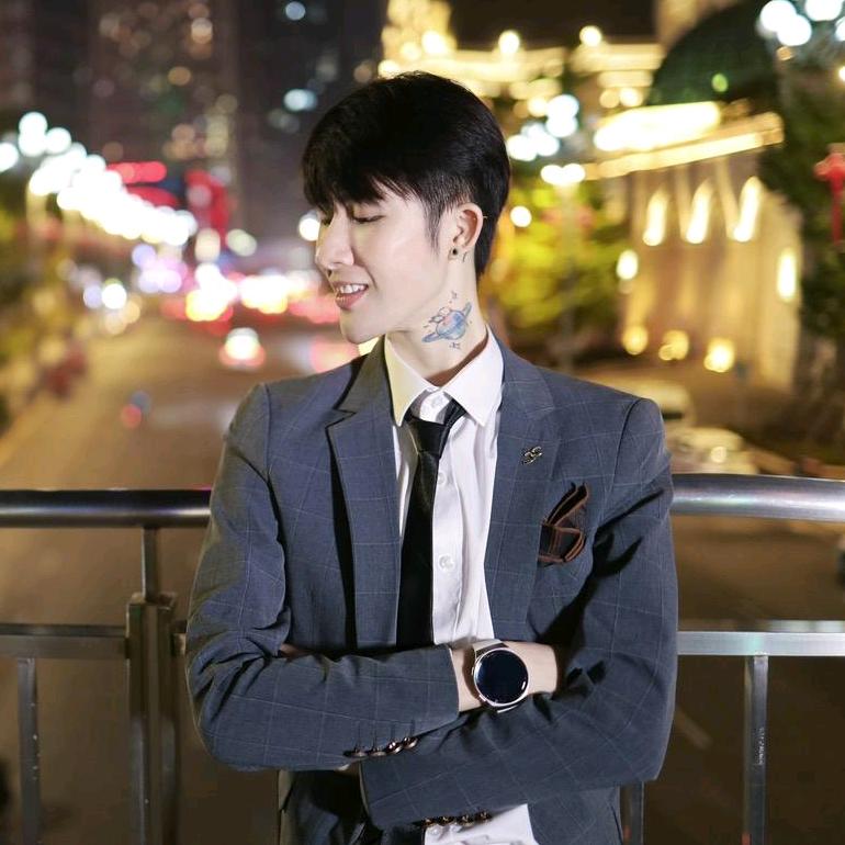九尾·水果俊🪁（梦想舞团航少团队）