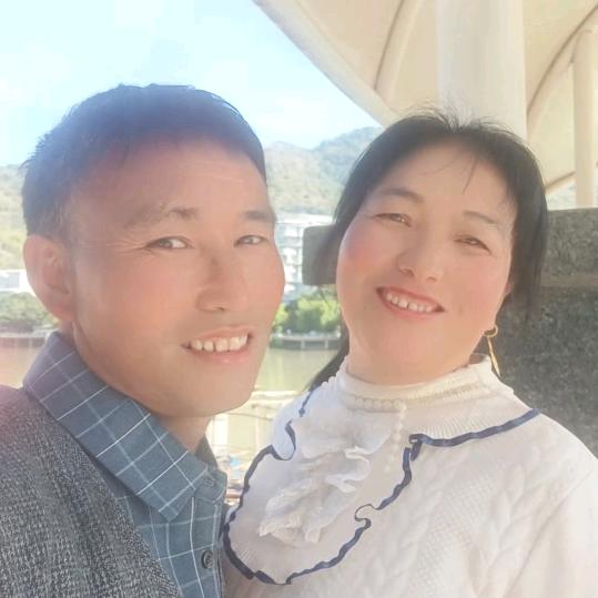 赵小东种石榴