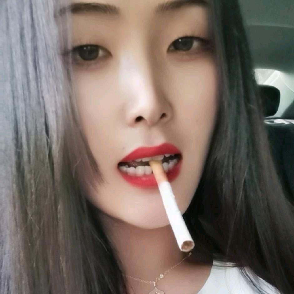 单眼皮👉静静