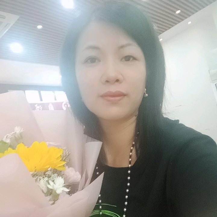 荣荣爱爆爆