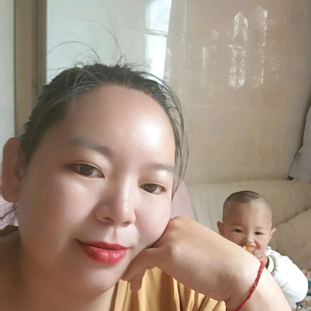 农村单亲妈妈丹丹助农。
