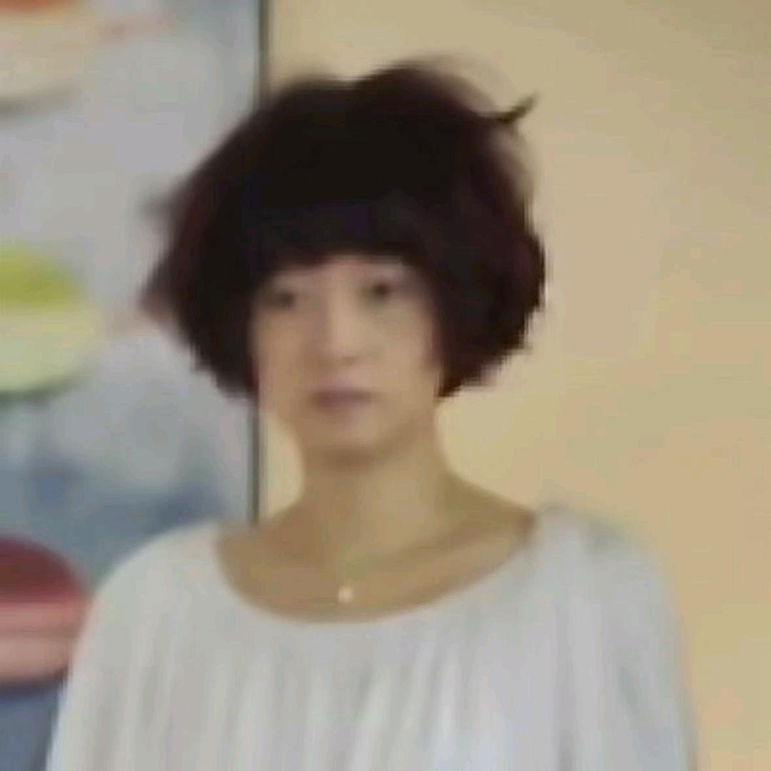 一朵风中摇曳的向日葵