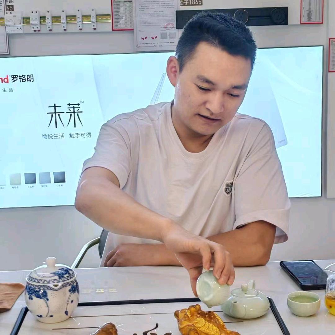 @阿飛在遵义批发照明灯具开关
