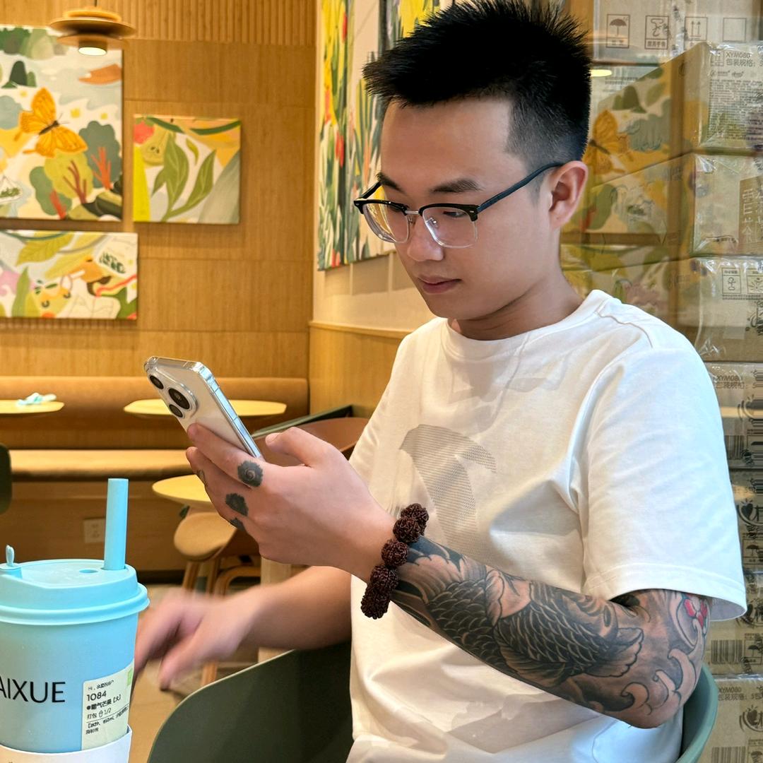 不许人间见白头