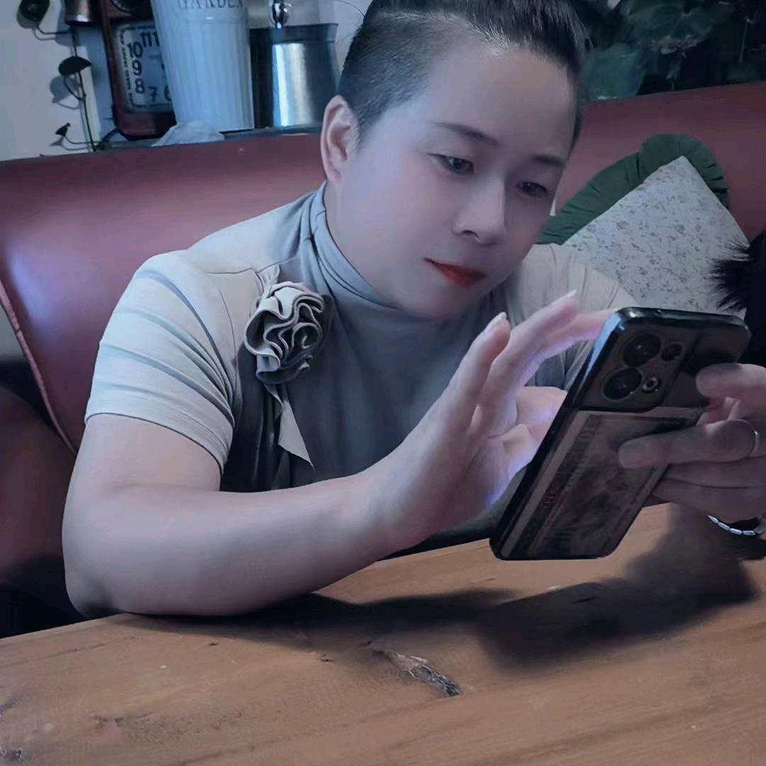 齐俊爱搞笑