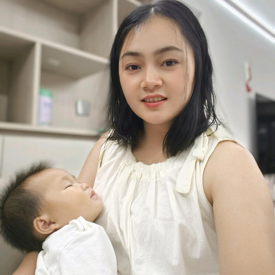 90后育婴师小蓉
