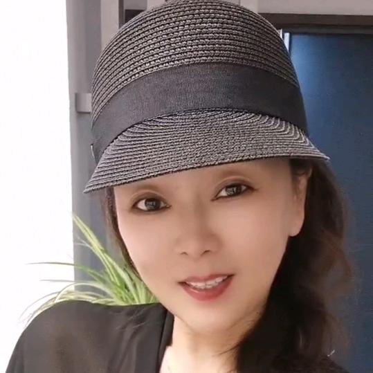美丽大方的娟子