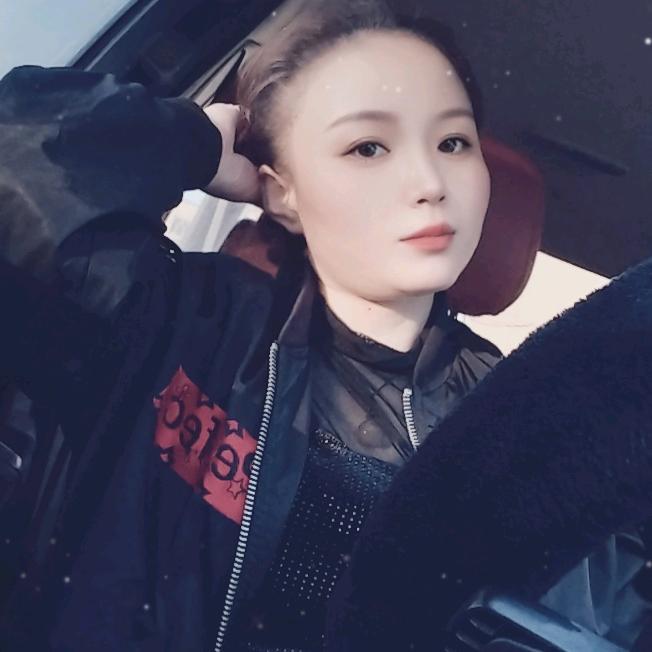 红唇@
