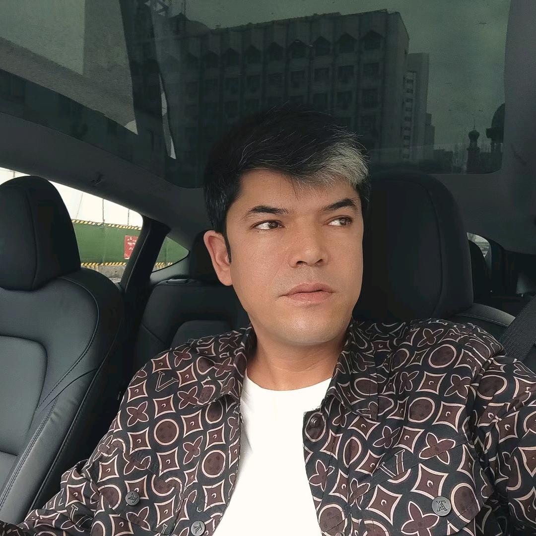 乌鲁木齐白哥说车