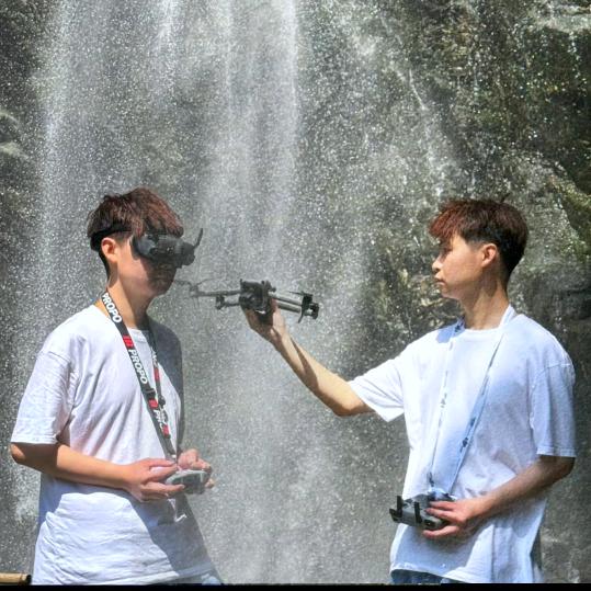 成都佛系飞手
