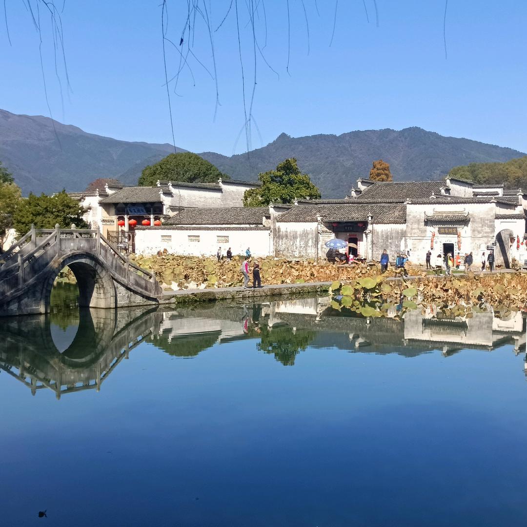 平凡背影淡漠了轮廓