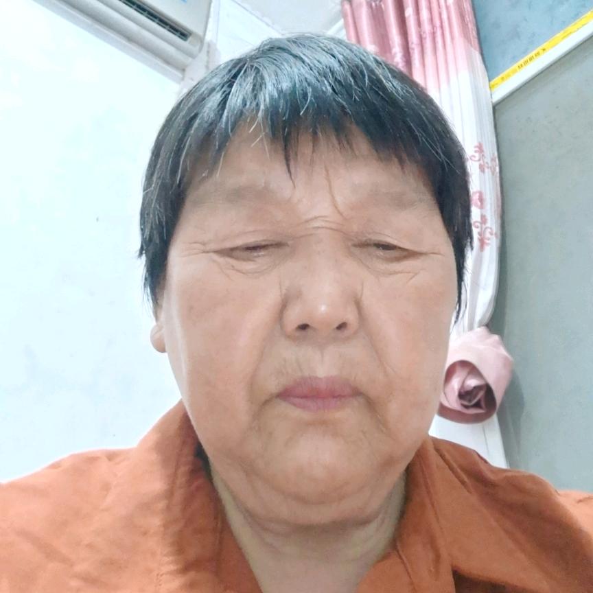 陈显英.
