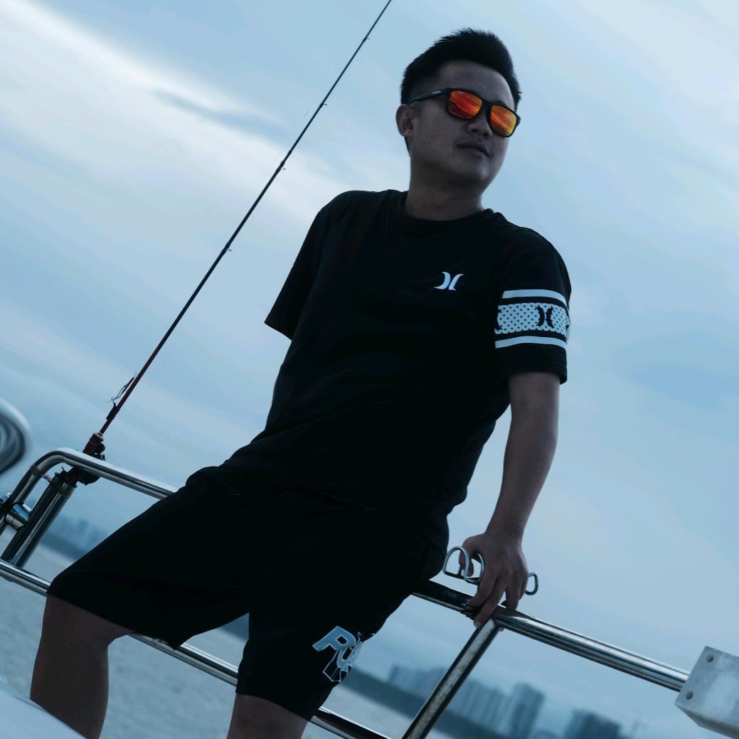 小李爱钓鱼🐠