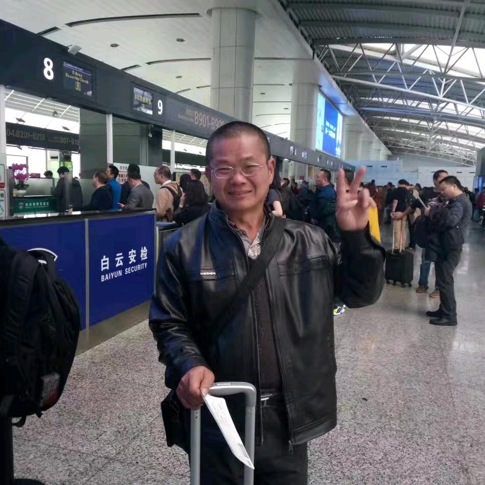 霓虹灯下的我