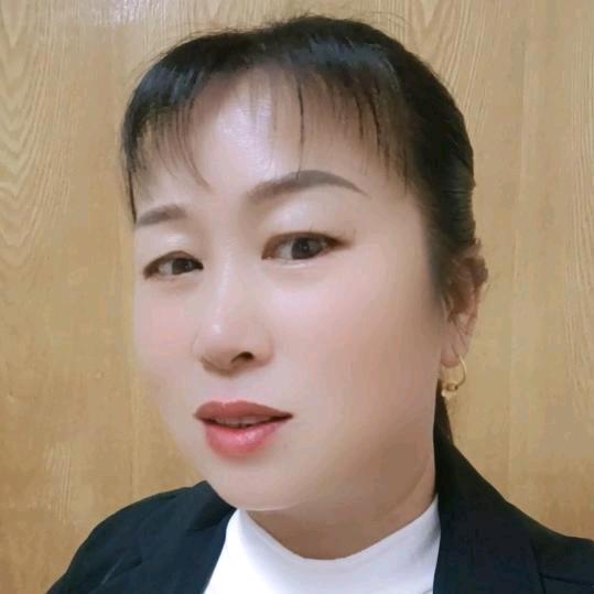 何姐:
