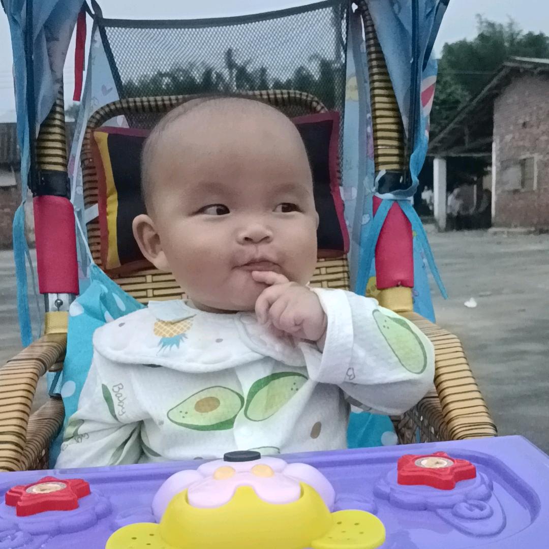 小嘉嘉👨‍👩‍👧