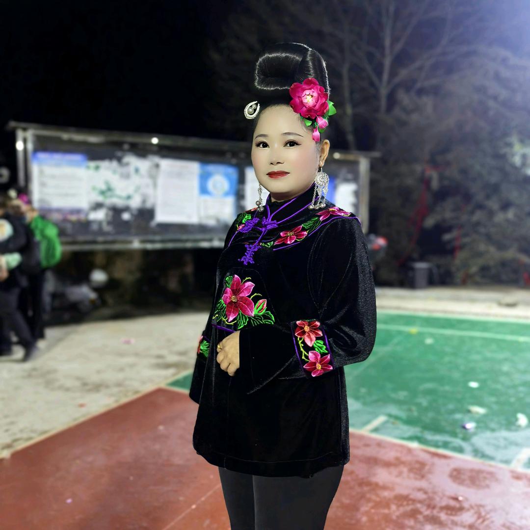 苗姑娘小花花