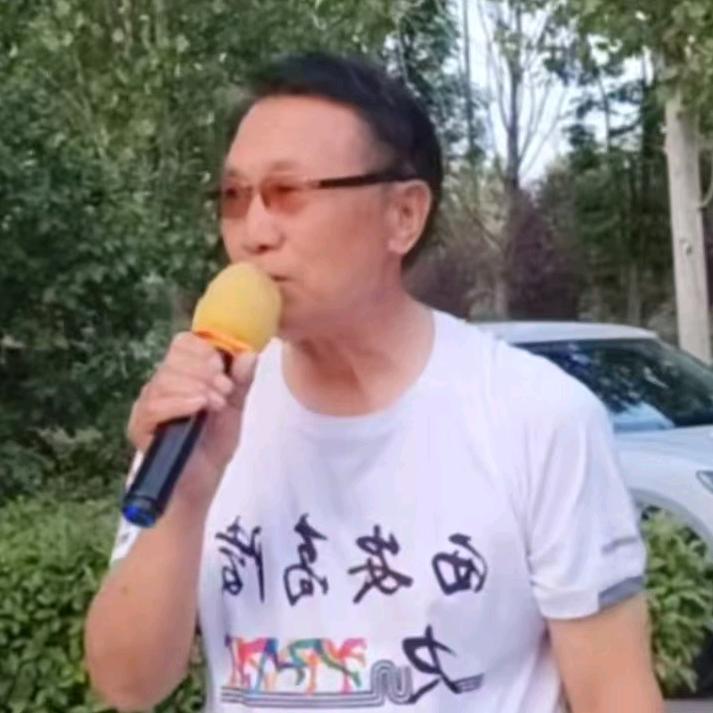 思念哥业余歌唱爱好，每天晚上7点开播🎤